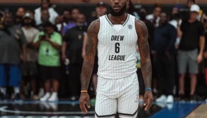 多多28下载-詹姆斯42分拿捏德鲁联赛 称自己已经恢复100%健康